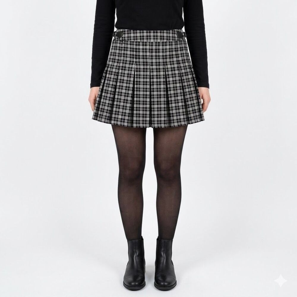 Forever 21 Mini Skirt Women's Medium Black Plaid Pleated Schoolgirl Skirt